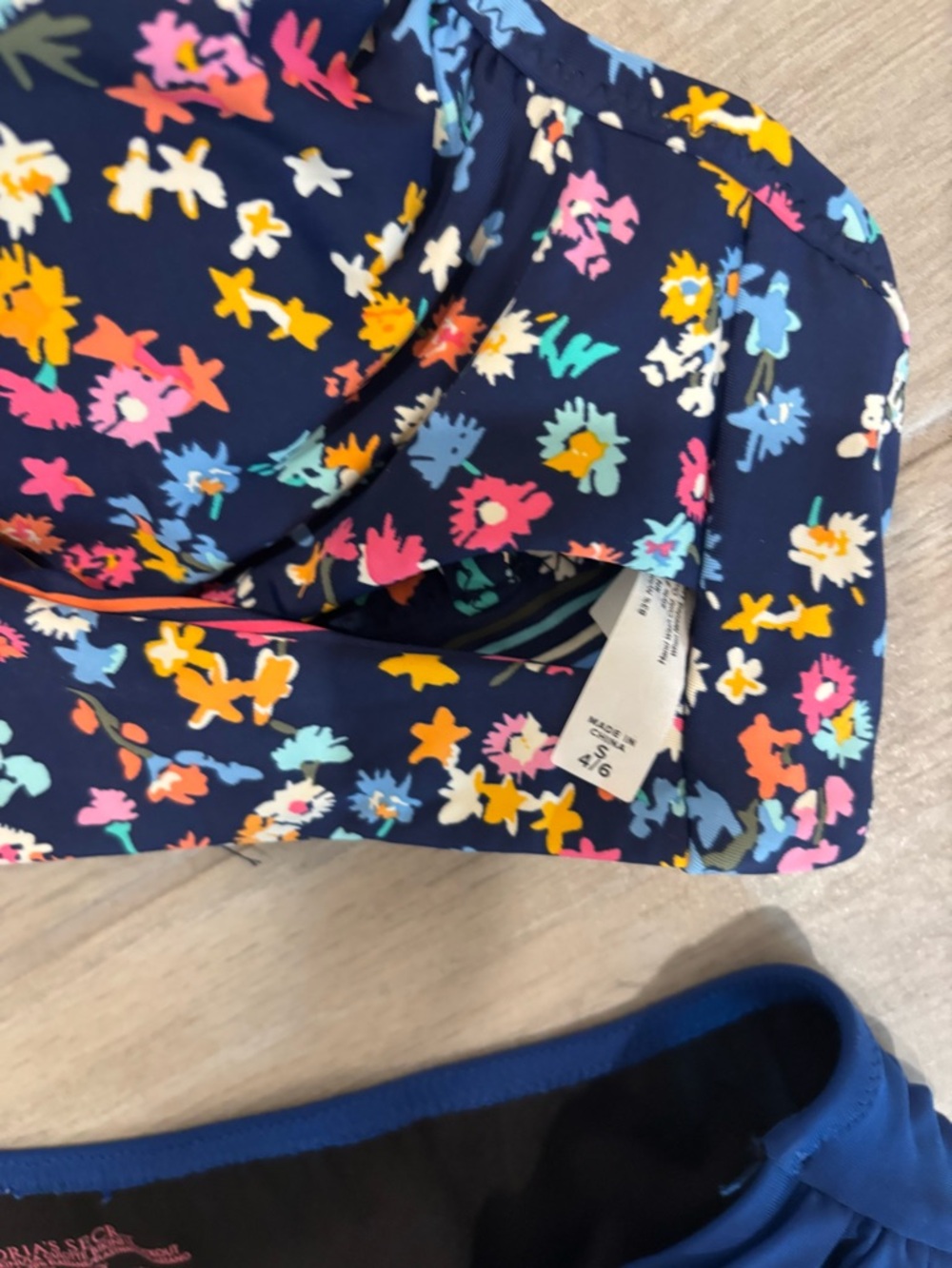 Vera Bradley Reversible Bikini top - floral‎ and stripes size Small/VS bottoms M - Picture 14 of 14